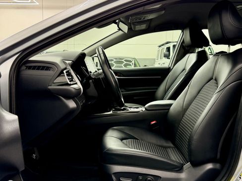 Used 2023 Toyota Camry SE image 9