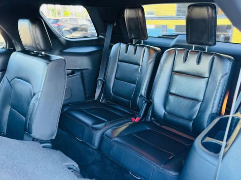 Used 2017 Ford Explorer XLT w/ Equipment Group 202A image 14