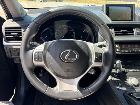 Used 2012 Lexus CT 200h Premium w/ Leather Pkg FWD image 11