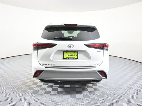 Used 2025 Toyota Highlander Platinum AWD/4WD image 5