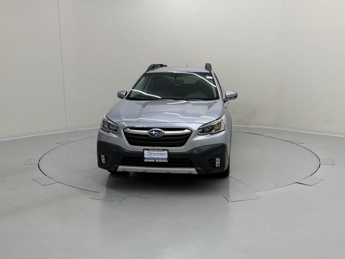 Certified 2022 Subaru Outback Limited image 9