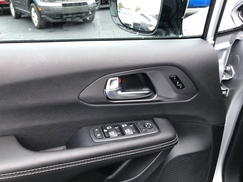 New 2026 Chrysler Pacifica Select image 22