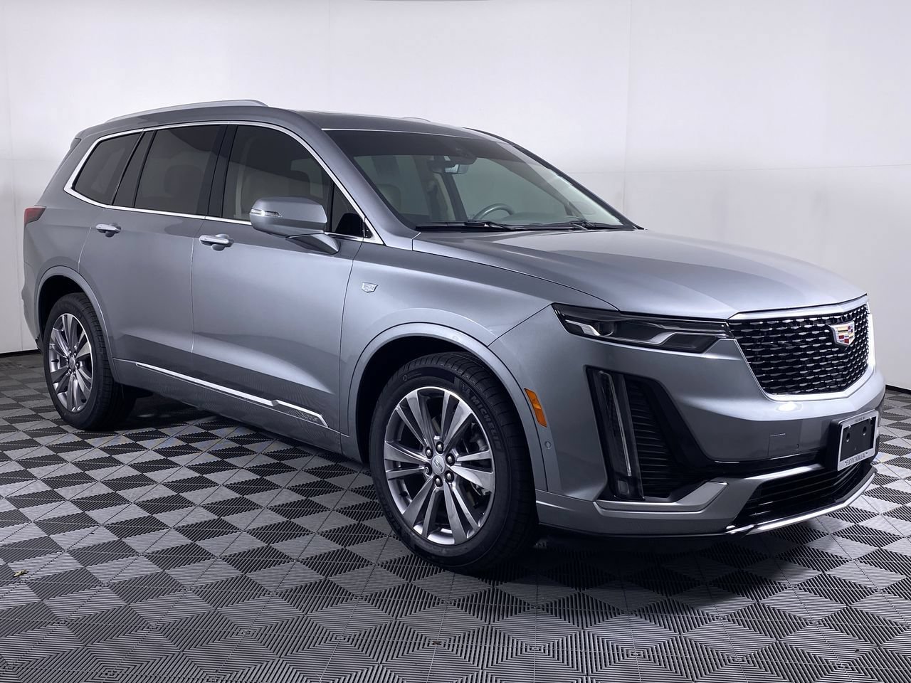 Used 2024 Cadillac XT6 Premium Luxury w/ Technology Package FWD image 21
