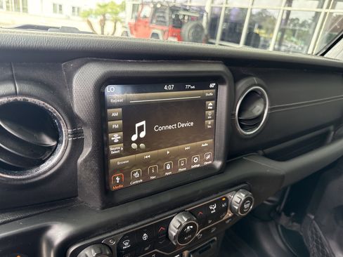 Used 2020 Jeep Wrangler Unlimited Sahara image 22