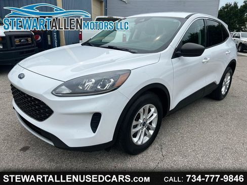 Used 2022 Ford Escape SE w/ Cold Weather Package AWD/4WD image 1