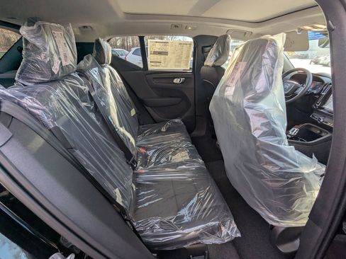 New 2026 Volvo XC40 B5 Plus w/ Protection Package Premier image 21