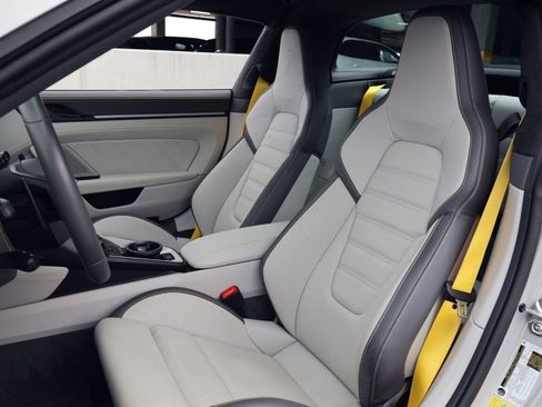 Certified 2025 Porsche 911 Targa 4 GTS AWD/4WD image 5