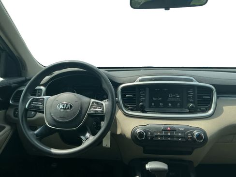 Used 2020 Kia Sorento LX FWD image 10