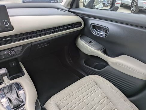 Used 2025 Honda HR-V LX image 17