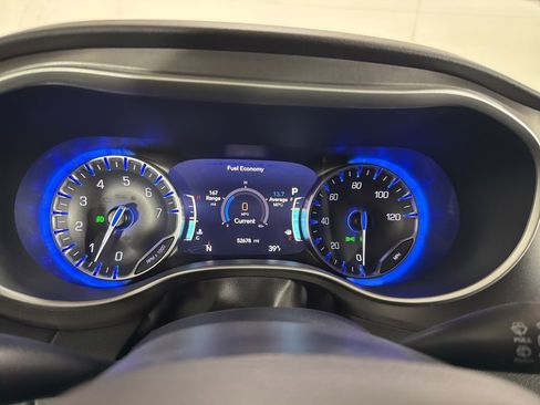 Used 2024 Chrysler Pacifica Touring-L image 33