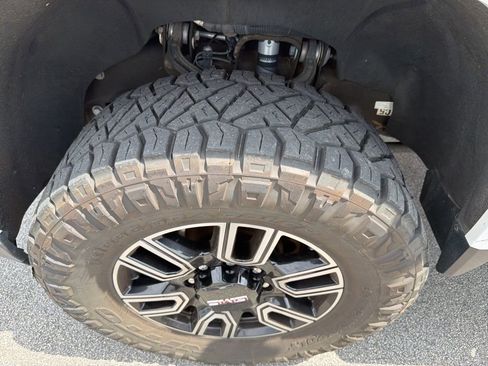 Used 2023 GMC Sierra 2500 AT4 AWD/4WD image 14