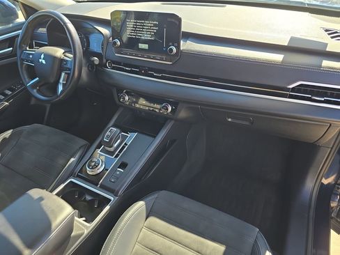 Used 2024 Mitsubishi Outlander SE image 12