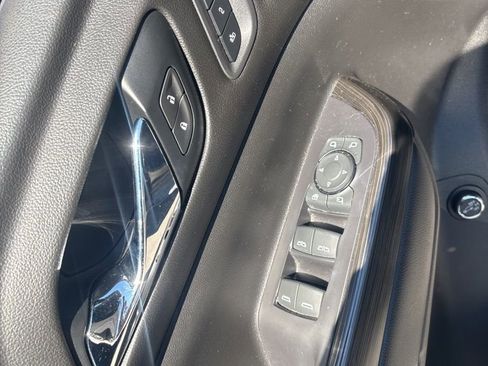 Used 2020 GMC Acadia SLT w/ Driver Alert Package II FWD image 10