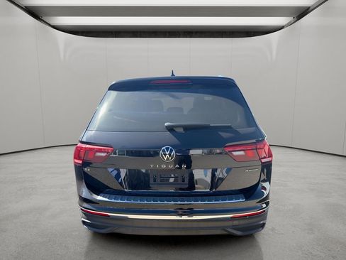 Used 2022 Volkswagen Tiguan SE w/ Panoramic Sunroof Package AWD/4WD image 5