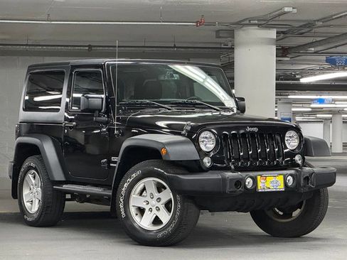 Used 2015 Jeep Wrangler Sport w/ Quick Order Package 24S AWD/4WD image 2