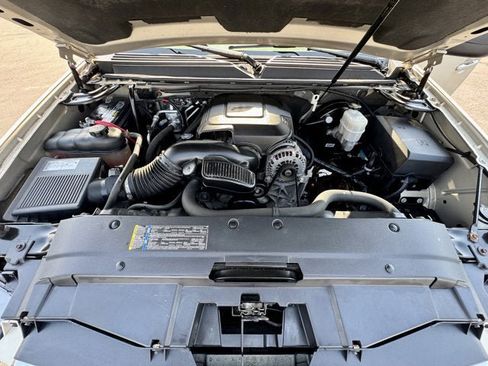 Used 2009 Chevrolet Suburban LT image 24