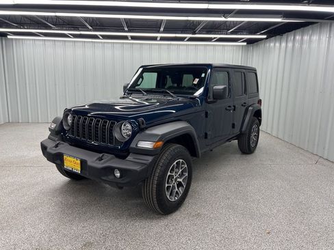 Used 2025 Jeep Wrangler Sport S image 3