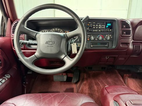 Used 1999 Chevrolet Suburban 4WD w/ Preferred Equipment Group 3 image 22