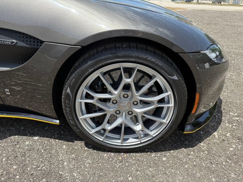 Used 2021 Aston Martin V8 Vantage Coupe image 13