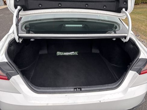 Used 2025 Toyota Camry SE image 5