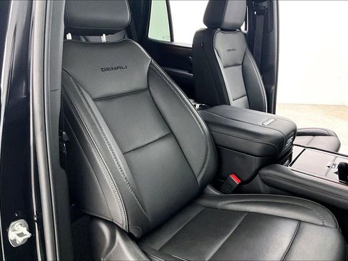 Used 2025 GMC Yukon Denali image 11