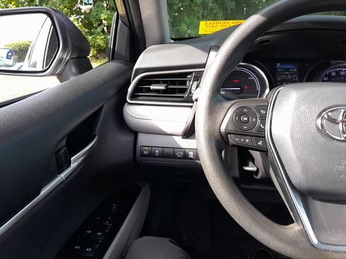 Used 2019 Toyota Camry LE FWD image 18