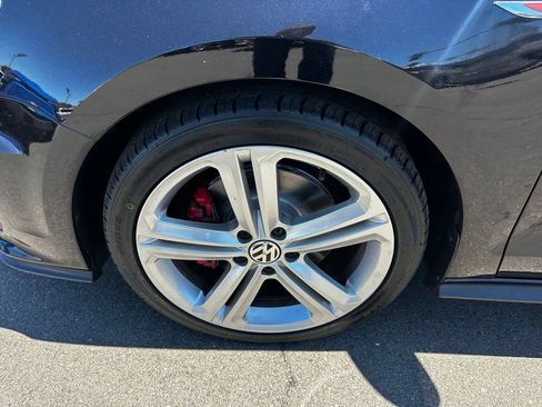 Used 2017 Volkswagen Jetta GLI FWD image 8