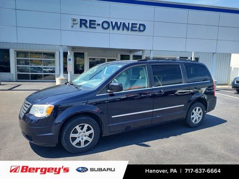 Used 2010 Chrysler Town & Country Touring FWD image 1