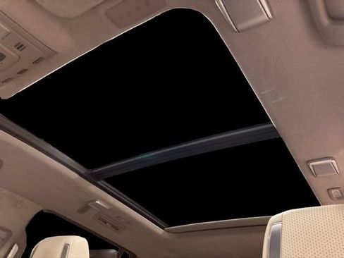 Used 2024 Cadillac Escalade Premium Luxury Platinum AWD/4WD image 3