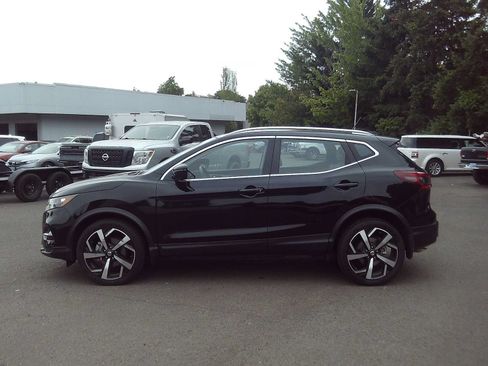 Used 2020 Nissan Rogue Sport SL AWD/4WD image 2