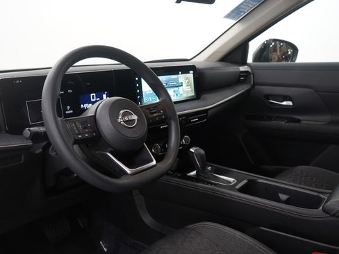 Used 2025 Nissan Kicks SV w/ Illumination Package image 24