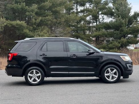 Used 2016 Ford Explorer XLT w/ Equipment Group 202A AWD/4WD image 5