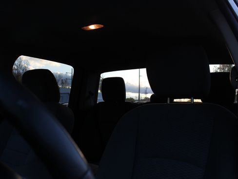 Used 2013 RAM 2500 Tradesman w/ Chrome Appearance Group image 17