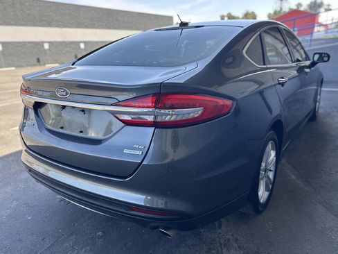 Used 2018 Ford Fusion SE w/ Fusion SE Technology Package FWD image 3