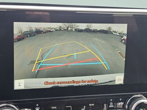 Used 2025 Toyota Highlander Limited image 9