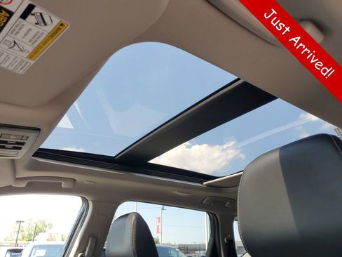 Used 2023 Nissan Rogue SL AWD/4WD image 16