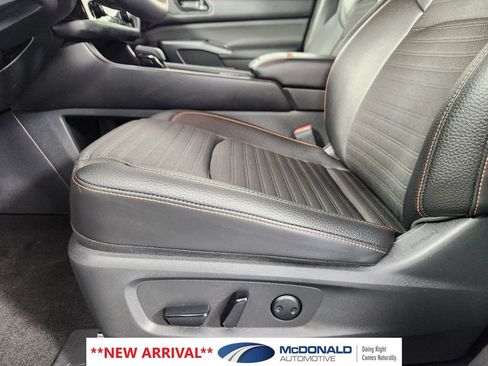 Used 2025 Nissan Pathfinder Rock Creek AWD/4WD image 12