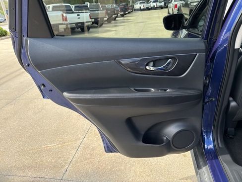 Used 2018 Nissan Rogue SV AWD/4WD image 43