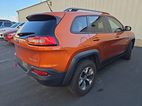 Used 2015 Jeep Cherokee Trailhawk AWD/4WD image 4