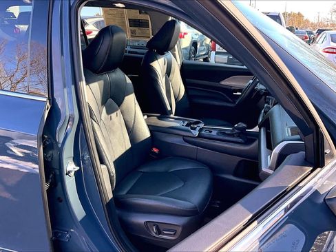 Used 2025 Toyota Grand Highlander AWD image 7