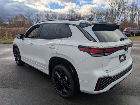 New 2026 Volkswagen Tiguan SE R-Line image 5