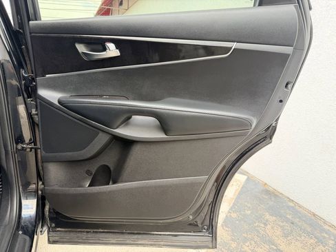 Used 2018 Kia Sorento FWD image 24