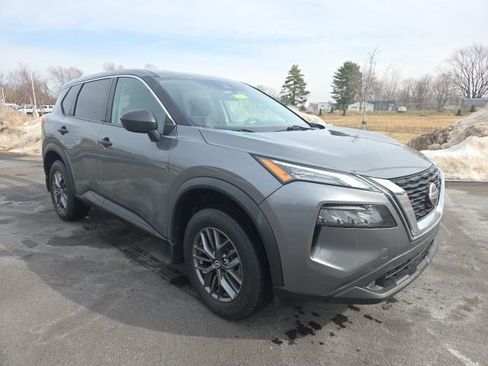 Used 2021 Nissan Rogue S image 1