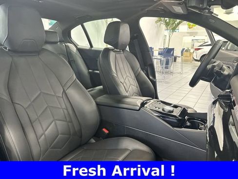 Used 2024 BMW 530i w/ Premium Package image 30