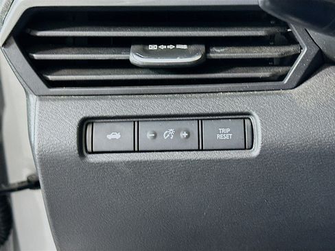Used 2024 Nissan Altima 2.5 SR FWD image 16