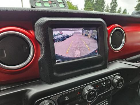 Used 2021 Jeep Wrangler Unlimited Rubicon AWD/4WD image 38