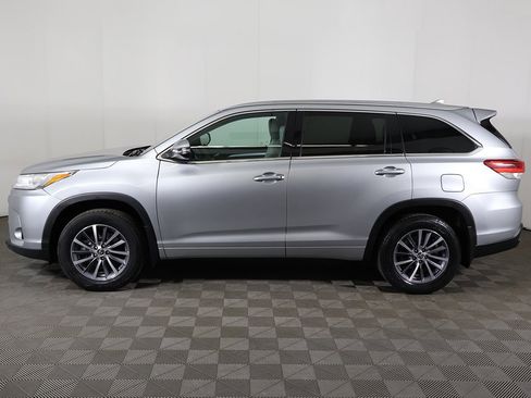Used 2017 Toyota Highlander XLE image 19