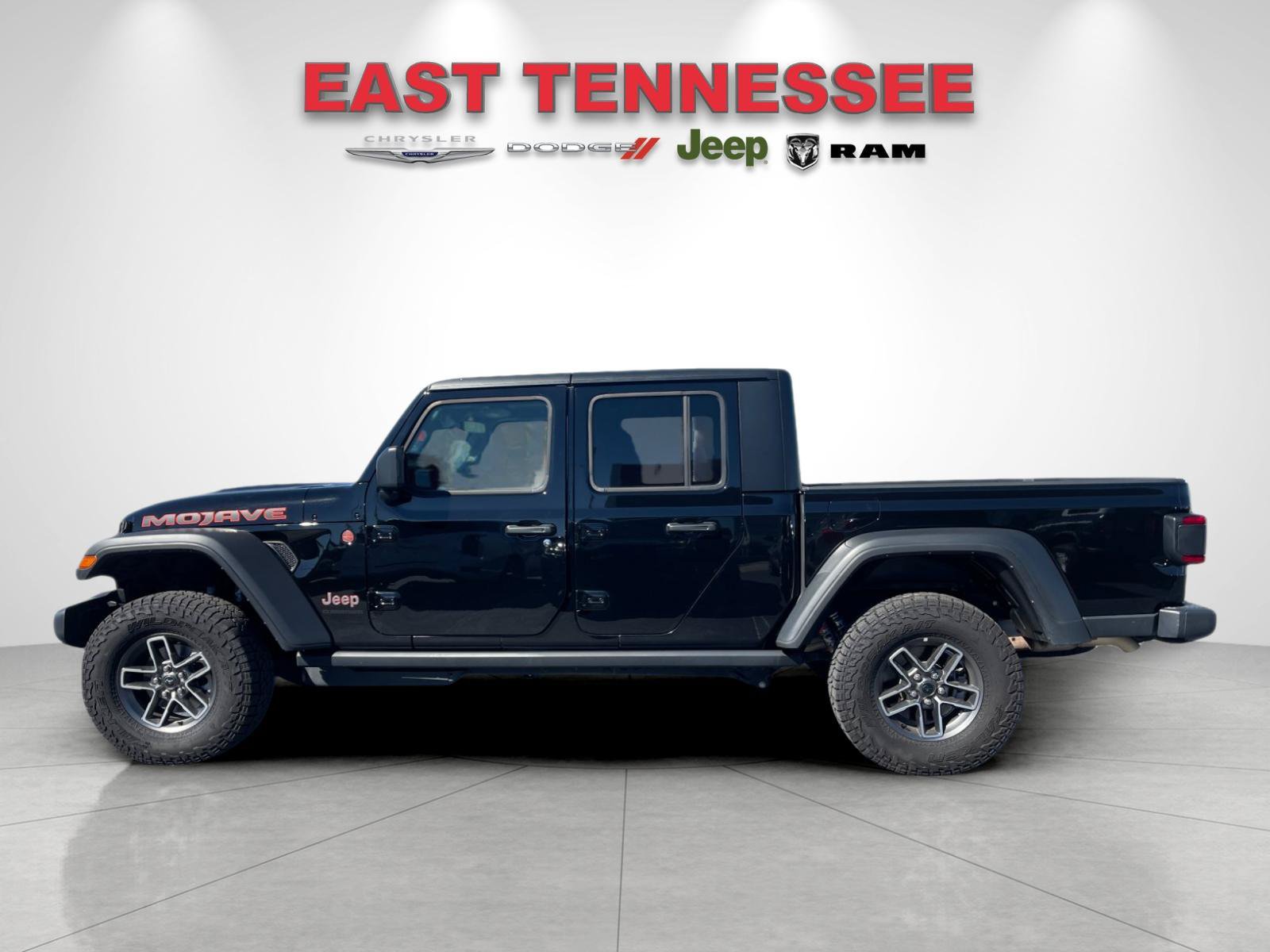 Used 2026 Jeep Gladiator Mojave AWD/4WD image 6