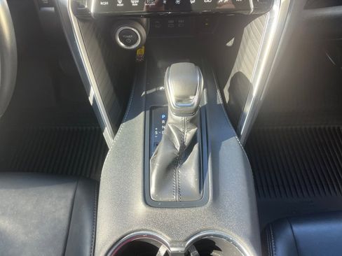 Certified 2023 Toyota Venza Nightshade image 22