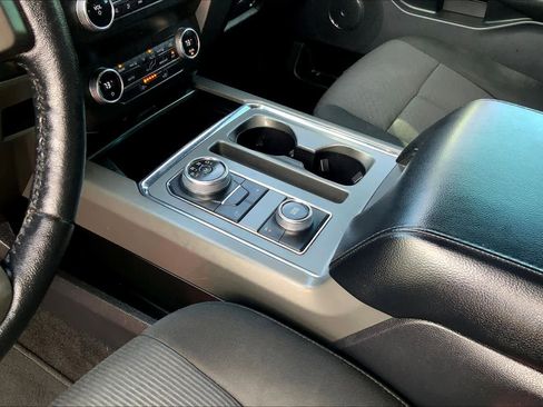 Used 2019 Ford Expedition XLT image 15